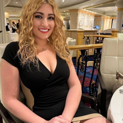 je suis une blonde très coquine